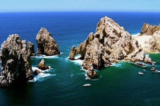 The Arch Tour with Amazing Captain in Cabo San Lucas