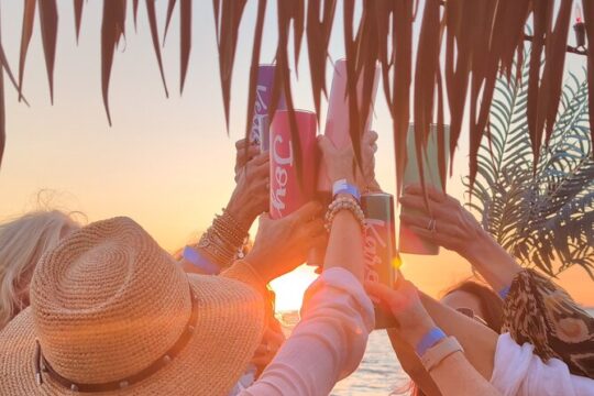 2-hour Tiki Pub Sunset Experience in Fort Myers Beach